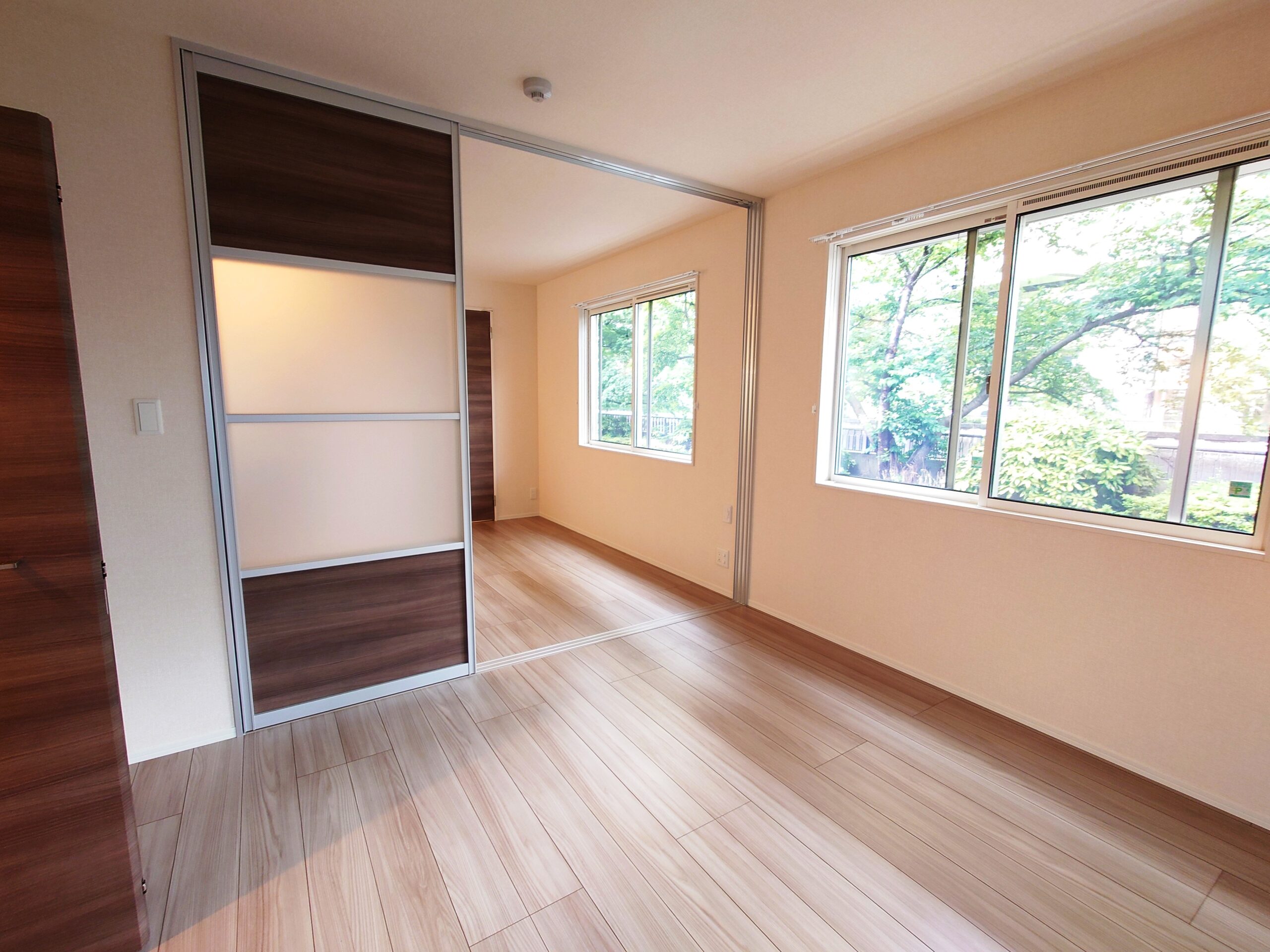 照明をつけていなくでも日差しがはいり明るいお部屋です
