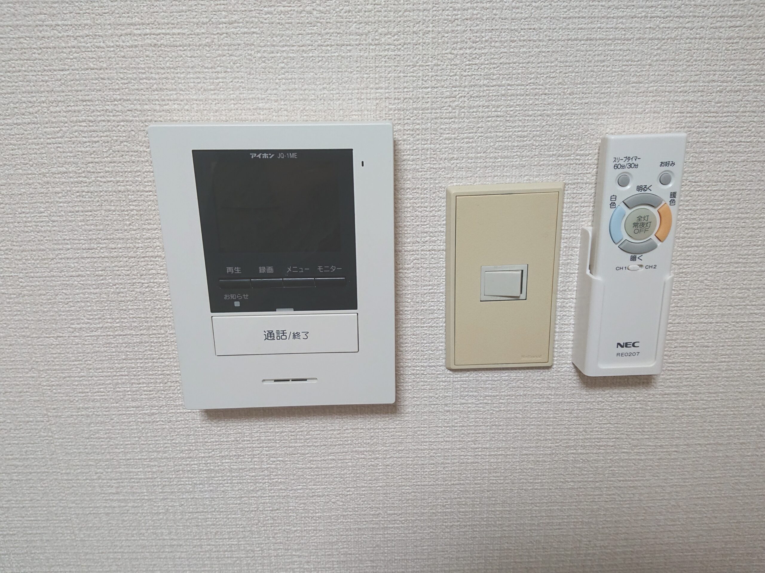 玄関先の確認に便利なモニター付きインターホン